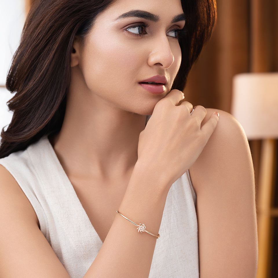 Solitaire Star Diamond Bracelet
