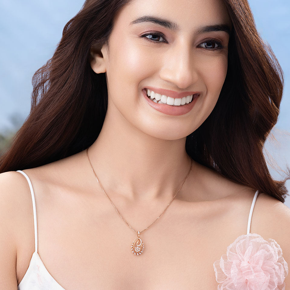 Floral Core Diamond Chain Pendant