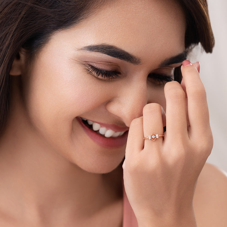 Kite Frame Diamond Finger Ring