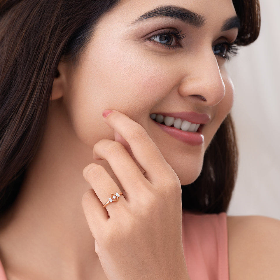 Kite Frame Diamond Finger Ring