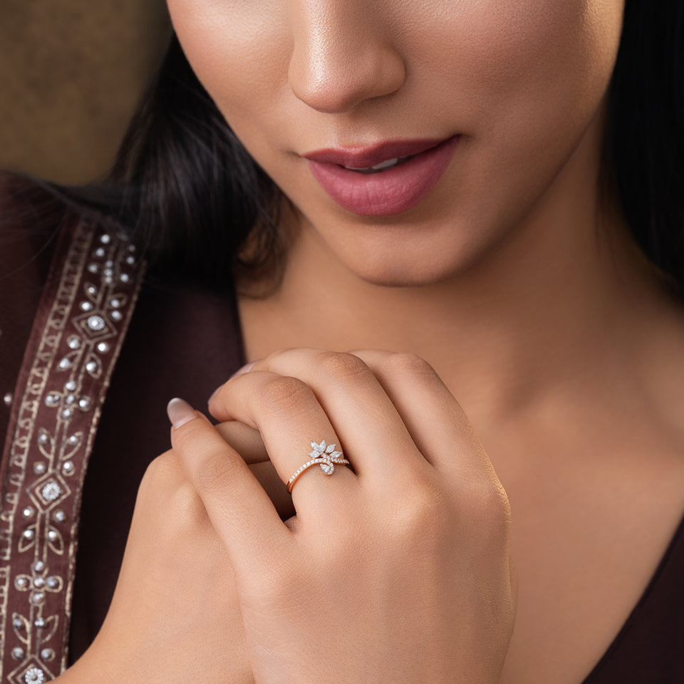 Petal Swirl Diamond Finger Ring