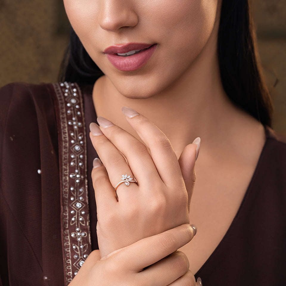 Petal Swirl Diamond Finger Ring