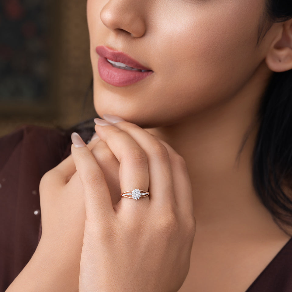 Floral Crest Diamond Finger Ring