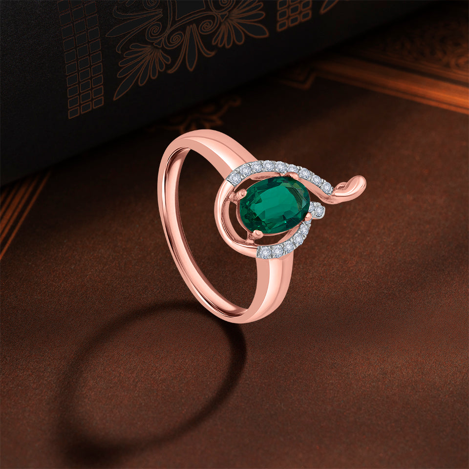 Emerald Crest Diamond Finger Ring